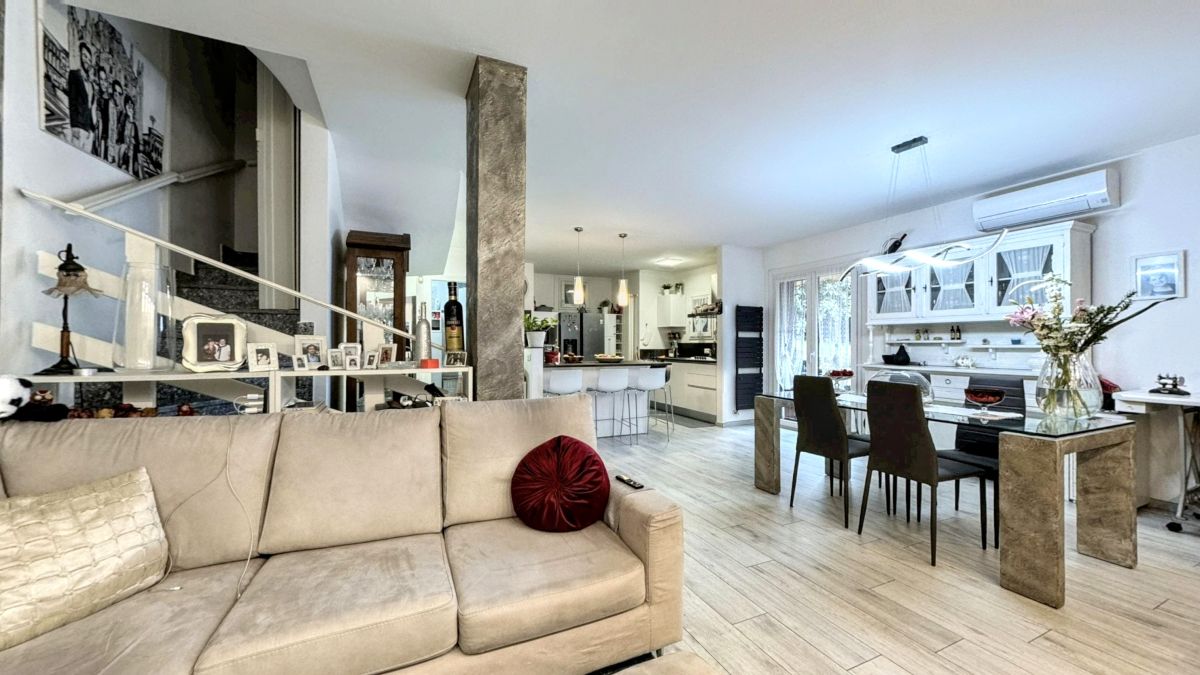 Splendida villa con giardino terrazzo e box triplo, Brugherio - foto 12 di 46