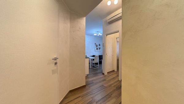 Due locali ristrutturato e arredato a nuovo - Monza