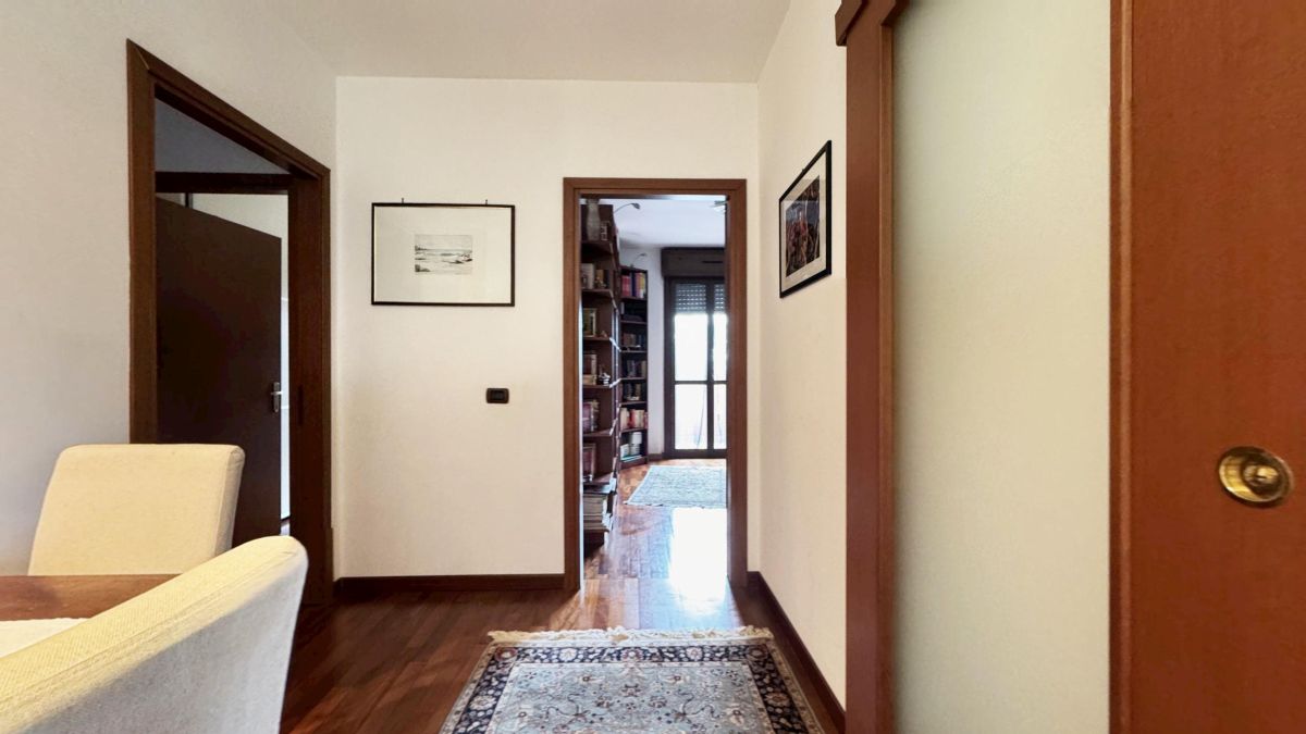 Elegante 4 locali con 3 balconi, Carugate - foto 12 di 33